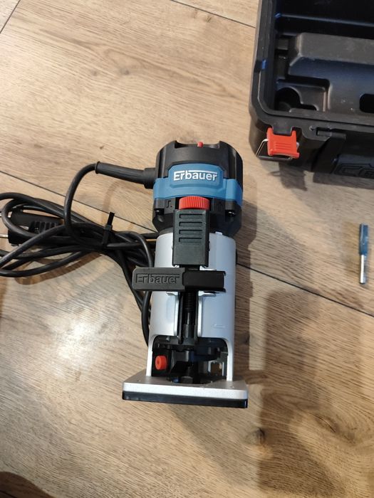 Frezarka ręczna Erbauer 710wat, rok produkcji 2025