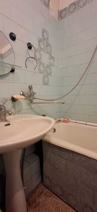 Продам 3х кім.квартиру з меблями та технікою 3мкрн  б. Героїв 2 поверх