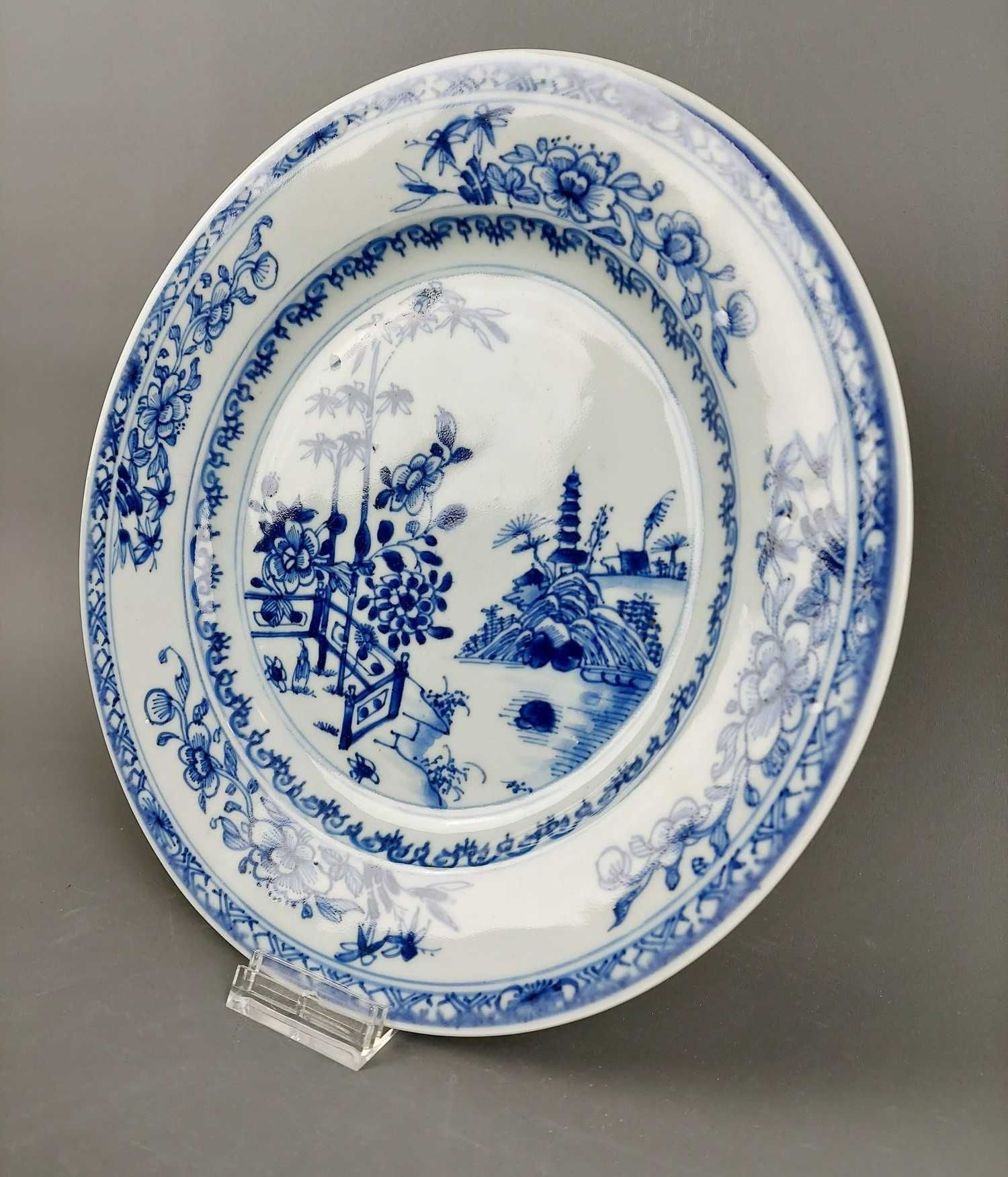 Prato porcelana China exportação período Kangshi azul e branco S.XVIII