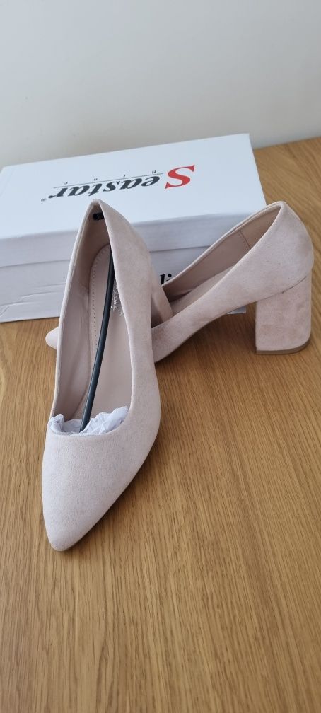Bezowe Buty na obcasie klocku 37