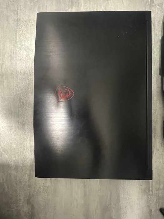 ноутбук msi thin gf63 з підставкою