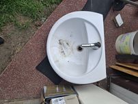 Umywalka Łazienkowa z bateria i nóżka
