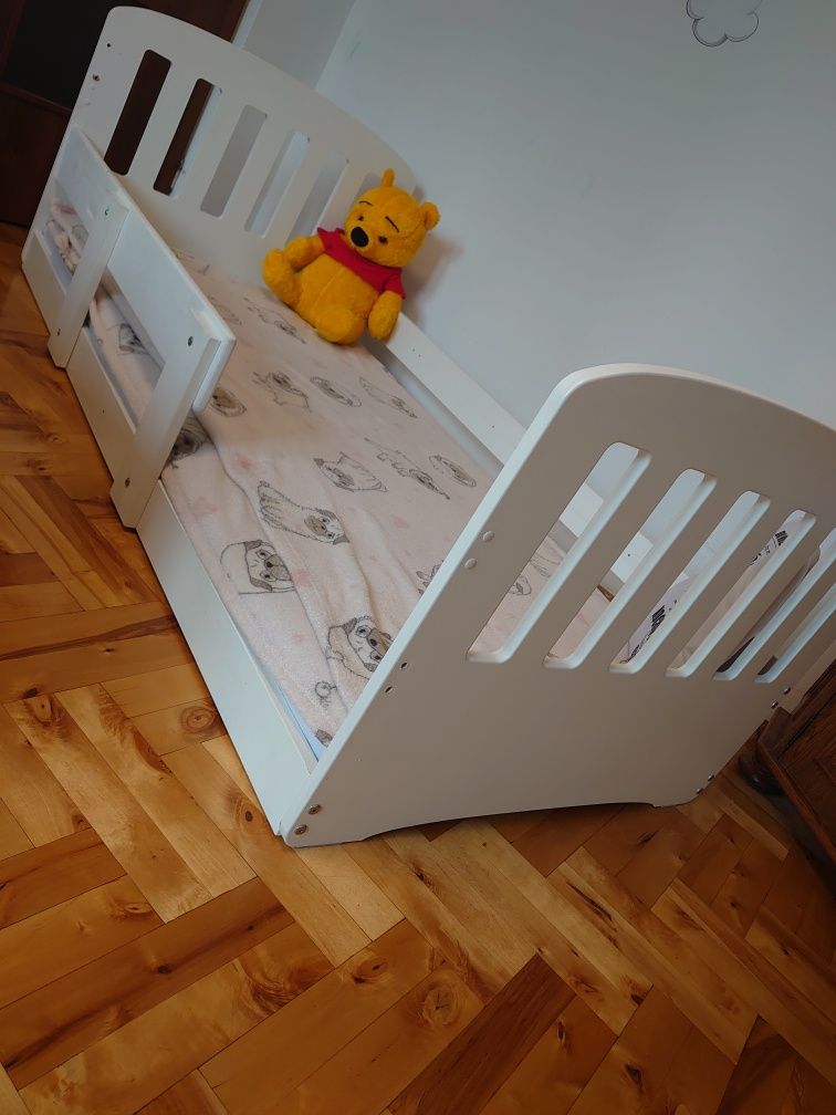 Łóżko dla dziecka plus materac