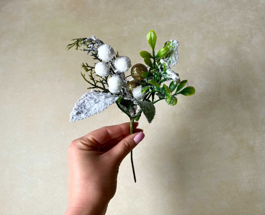 Декоративна засніжена гілочка Декоративная заснеженная веточка