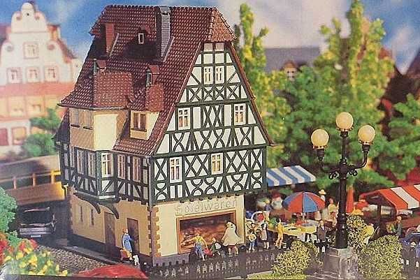 Faller H0 938 - Edifício Habitacional "Tipo Enxaimel" com comercio R/C