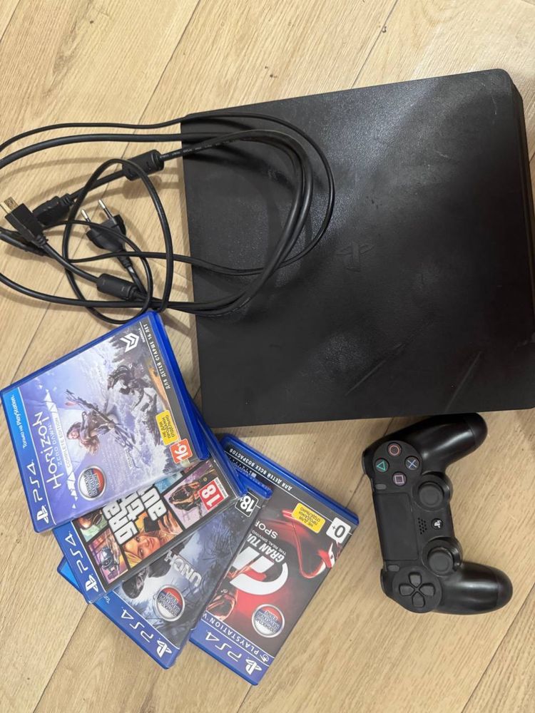 Продам ps4 б/у працює дуже добре