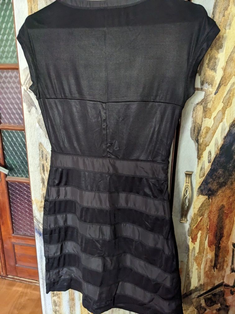 Маленькое чёрное платье М