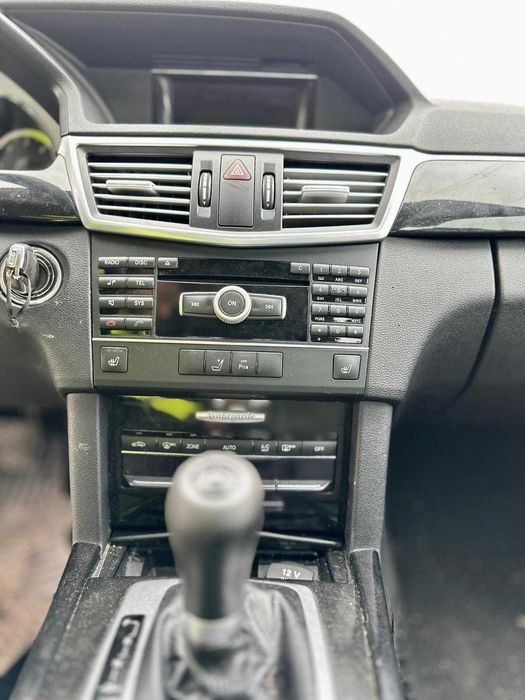 Mercedes E200CDI W212 Sedan 2010 r kolor 040 uszkodzony silnik OM651