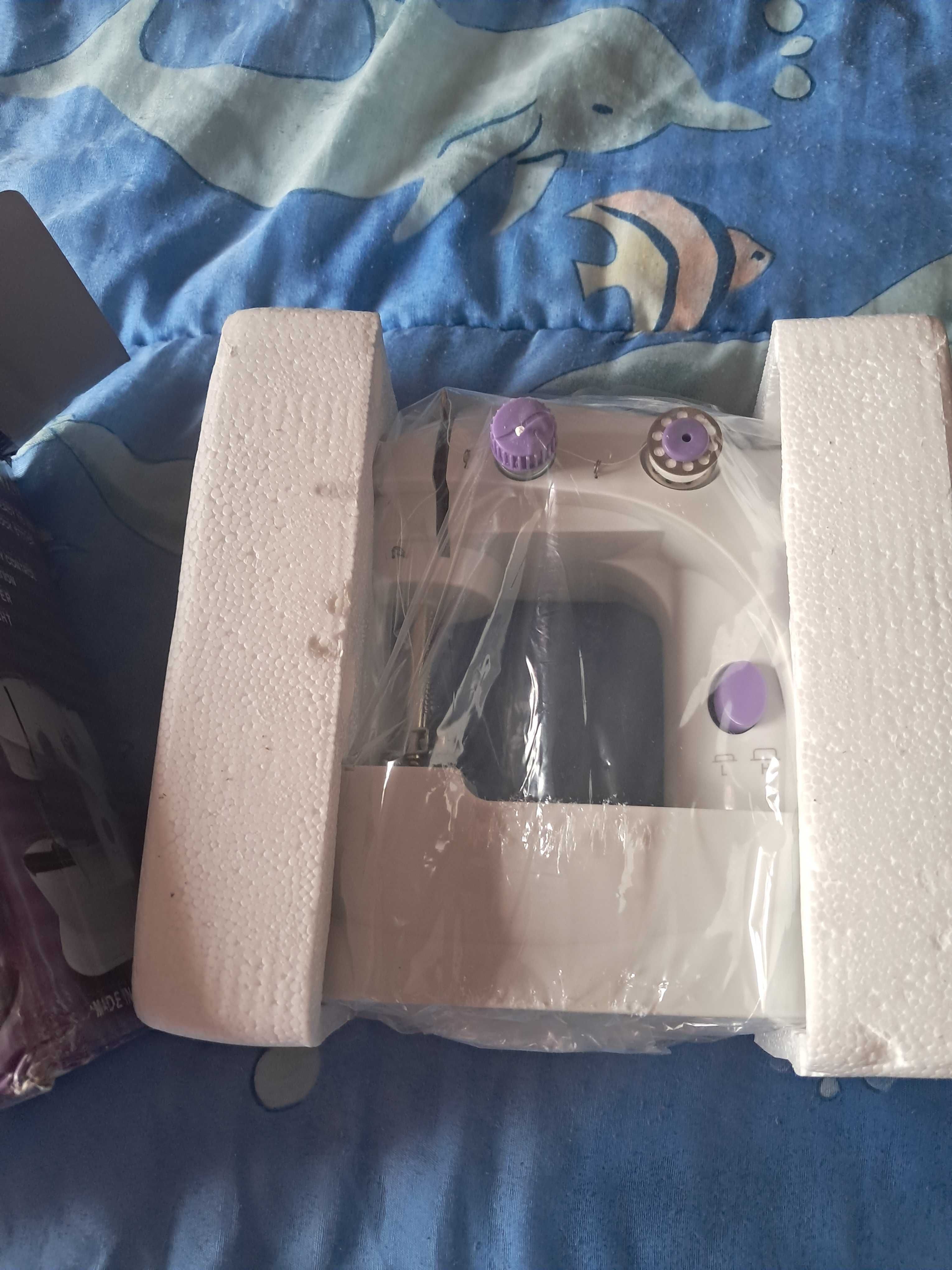 Mini maquina de costura nova