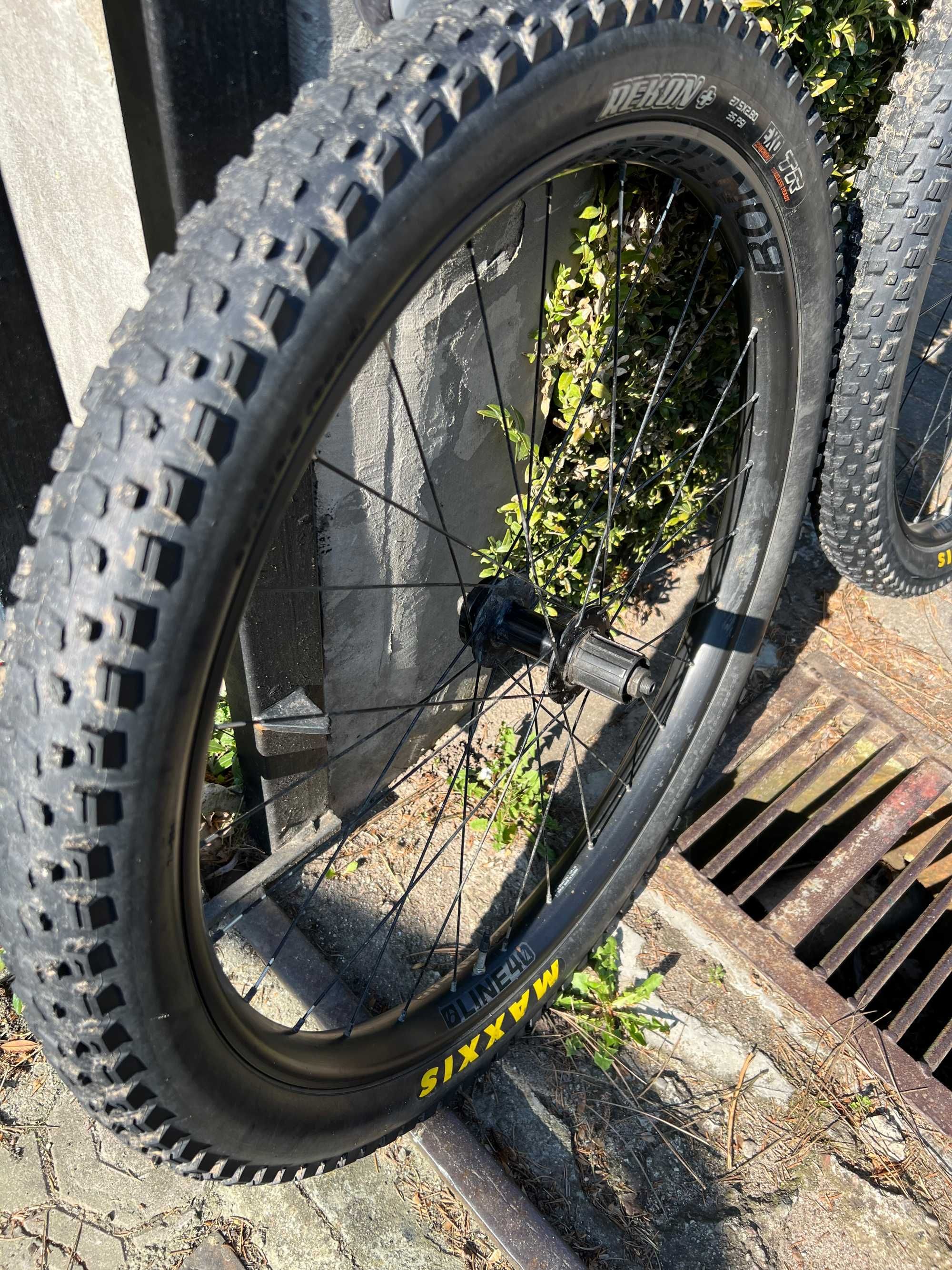 koła Bontrager line 40 boost 141