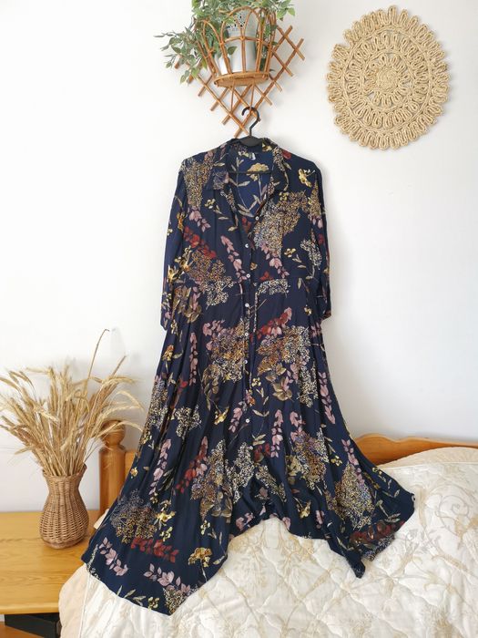 Granatowa asymetryczna sukienka ma guziki w kwiaty, długa midi XL 42