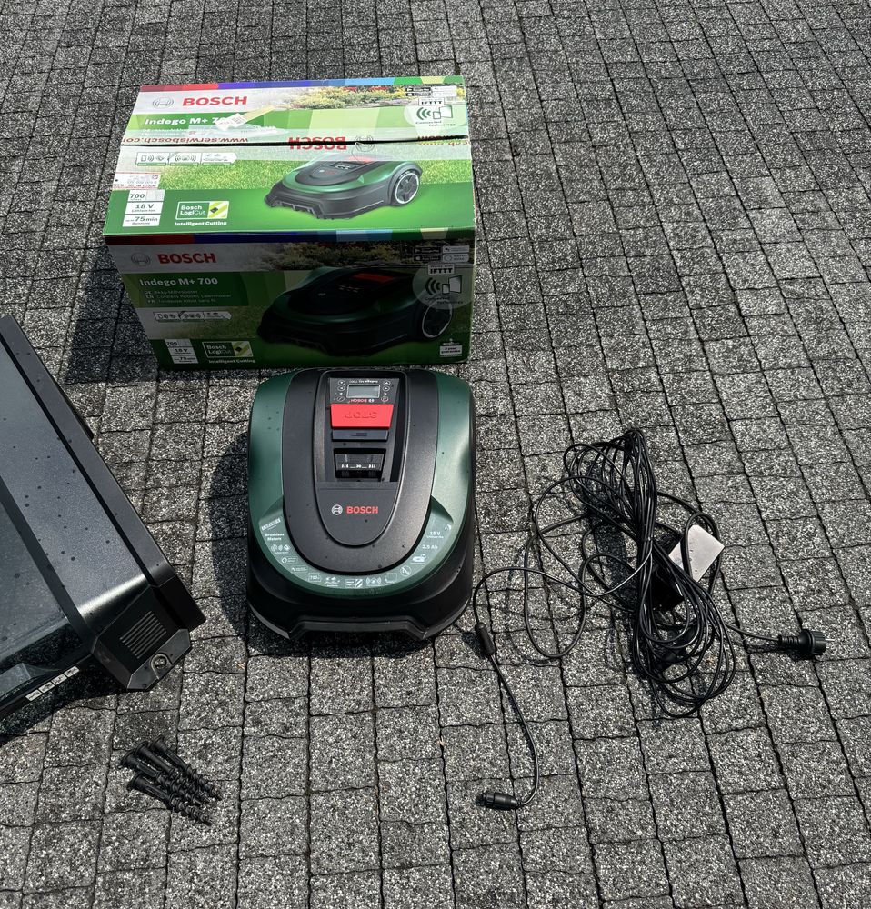 Sprzedam robota koszącego BOSCH Indego M+ 700