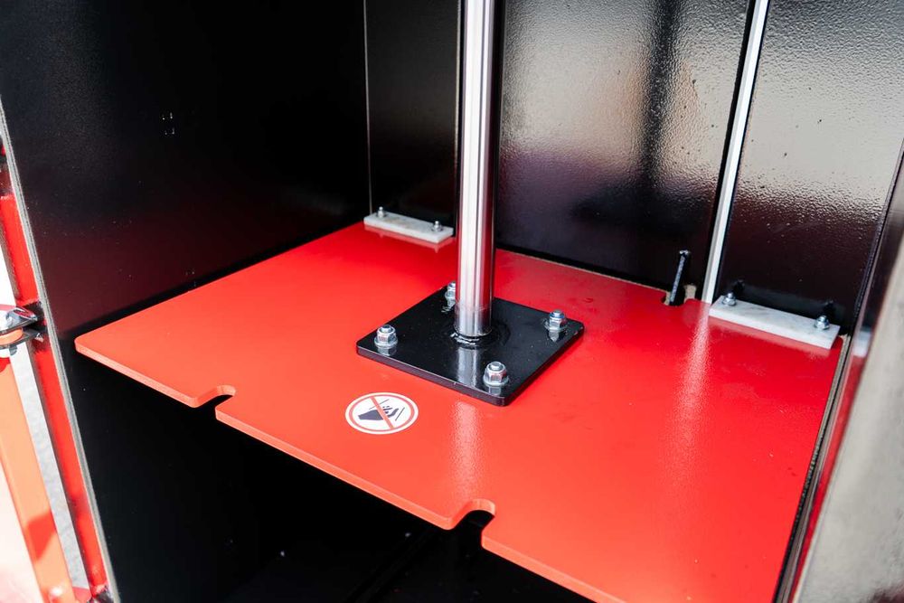 Belownica == PRASA REMET B-500 do kartonów folii odpadów