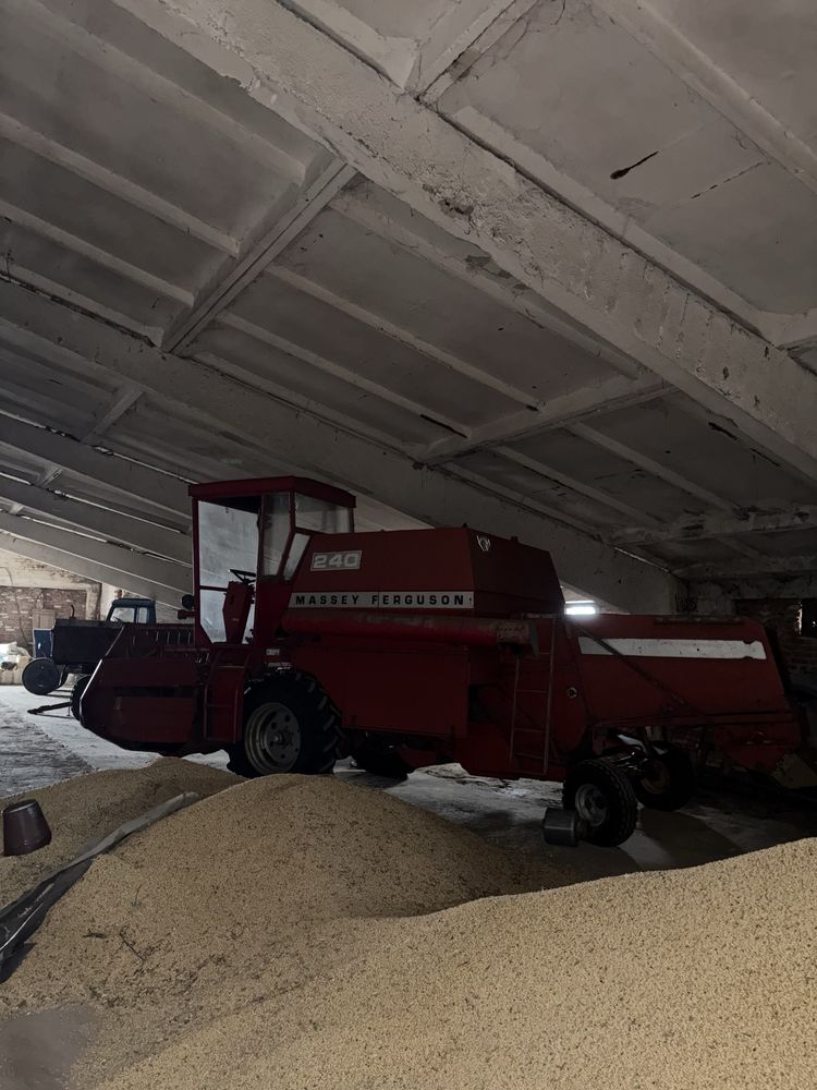 Комбайн Massey Ferguson 240