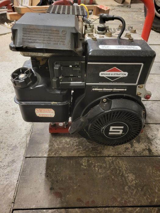Agregat , Briggs  & stratton  profesjonalny sprzęt