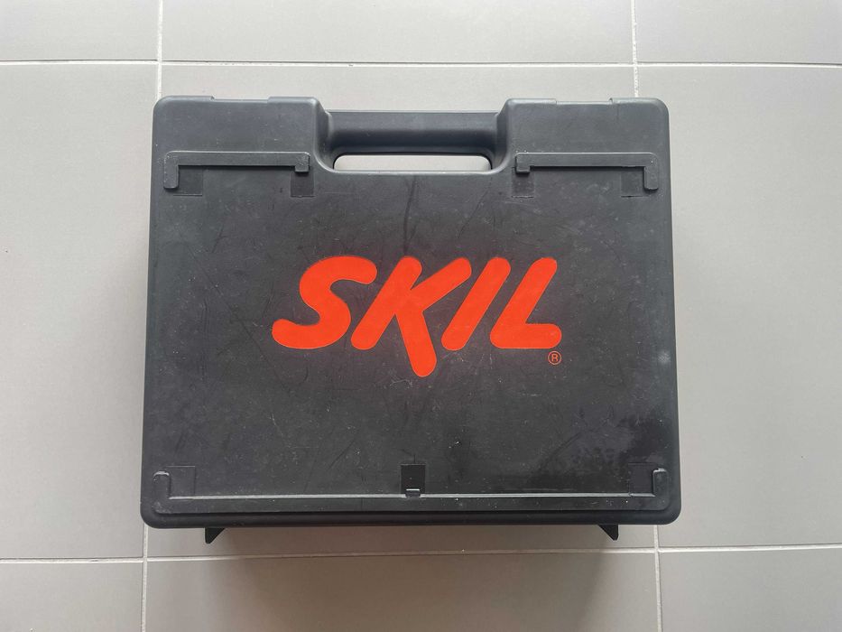 aparafusadora/berbequim sem fio da marca Skil