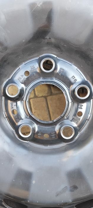 215/60/16 зима Nokian с дисками и колпаками