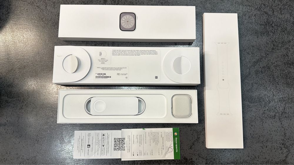 Apple Watch Series 6, 44 mm Silver (White Sport Band)