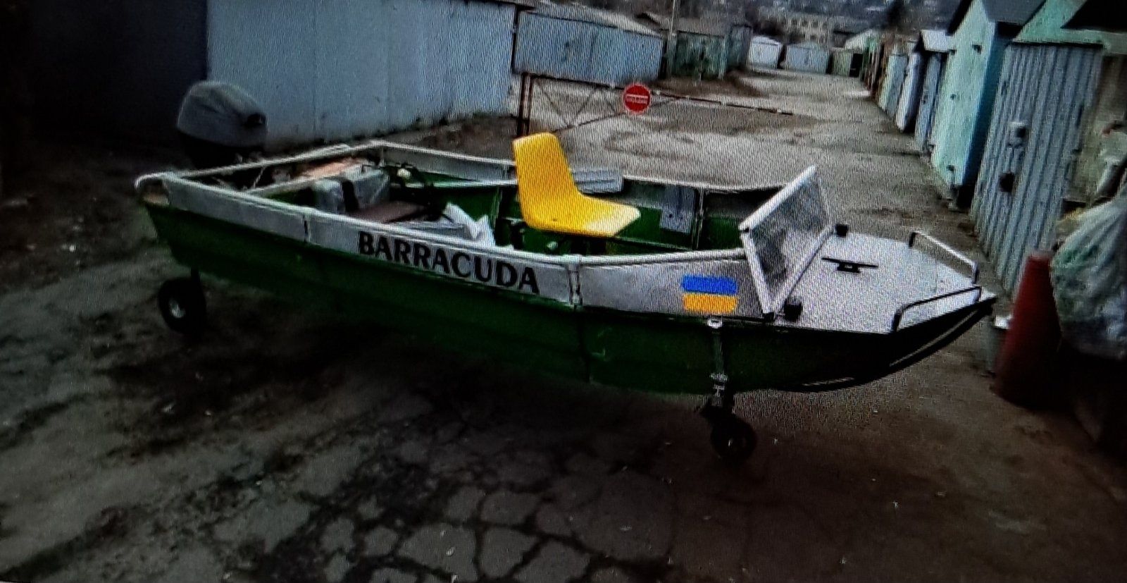 Продам лодку автобот з мотором і причепом