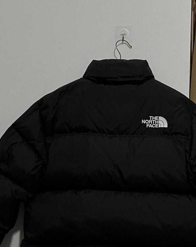 Czarna-kurtka -ITNFI- NorthFace-700-Rozmiary-M