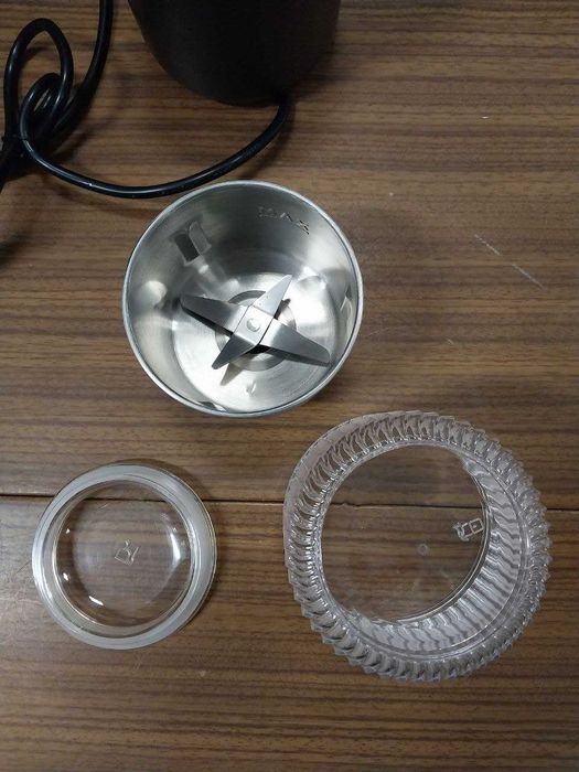 Młynek do kawy BEKO CO8460