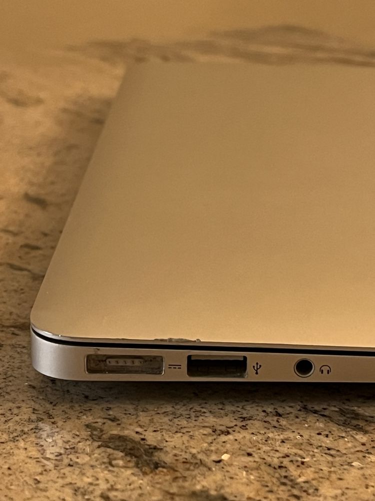 MacBook Air 13’ (Early 2015)