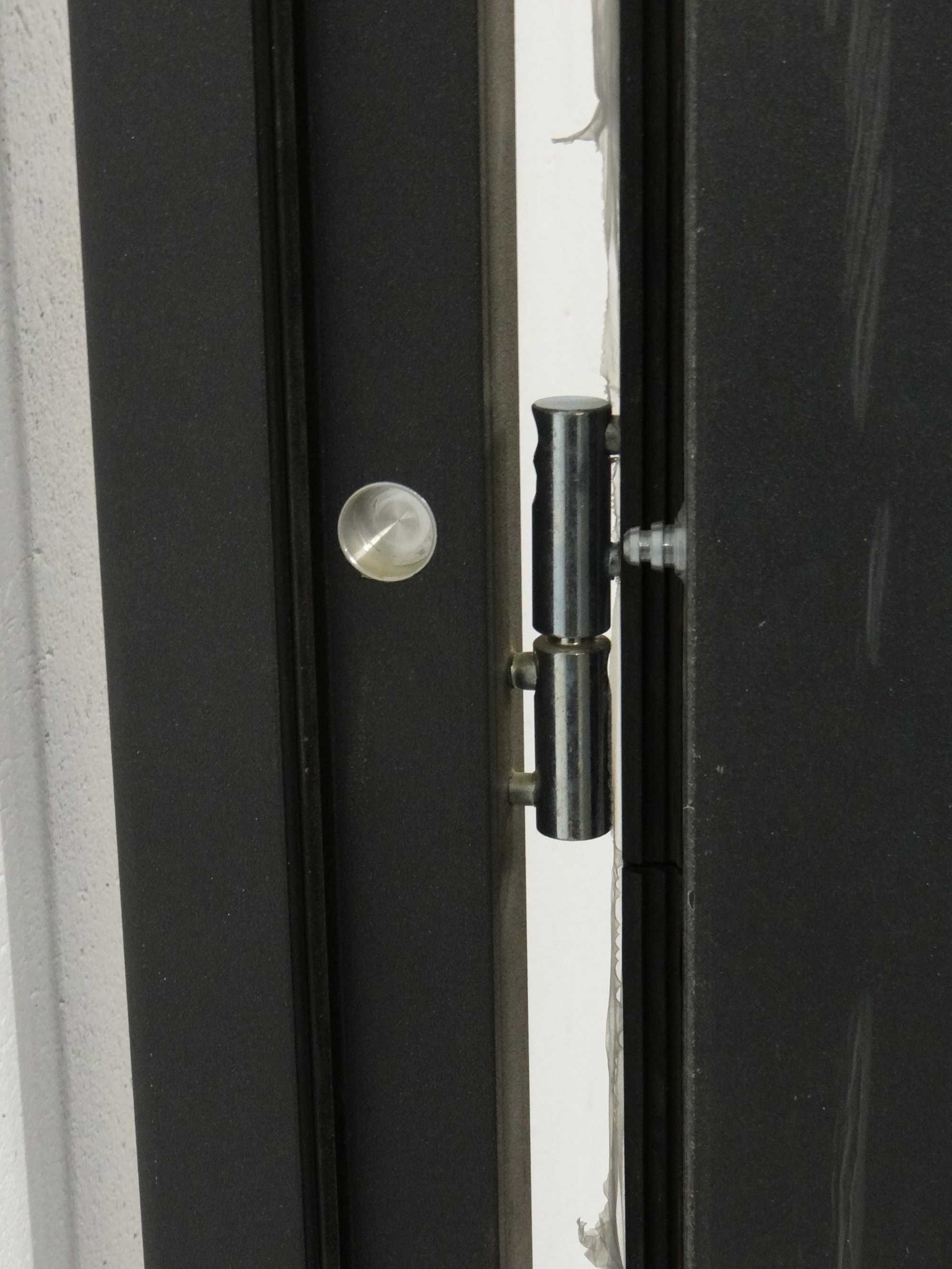 Drzwi zewnętrzne + okucia Figaro 4 90 P antracyt 1.2W/m²K