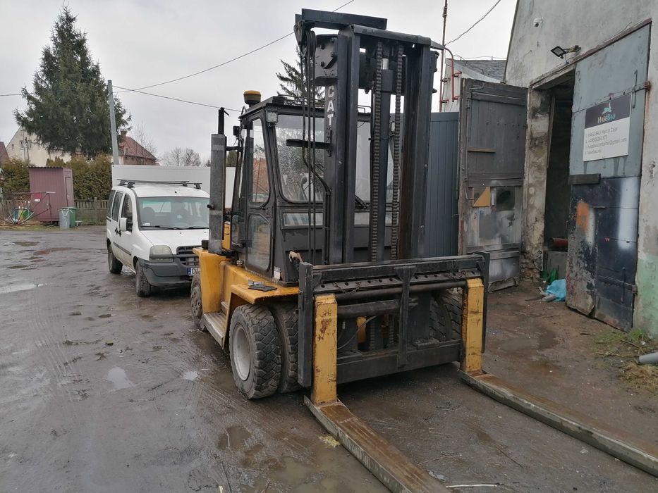 Wózek widłowy CATERPILLAR V110