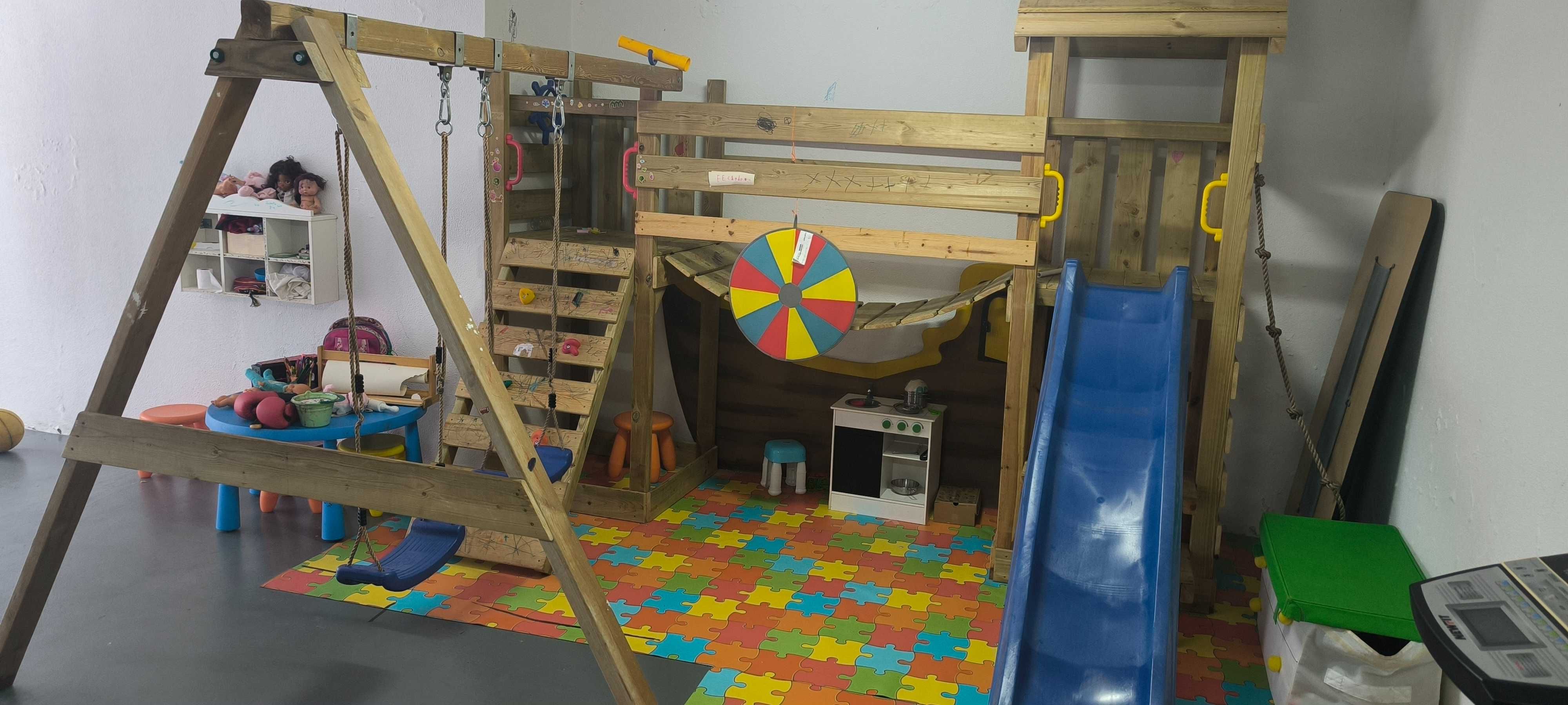 Playground - Parque infantil exterior / interior