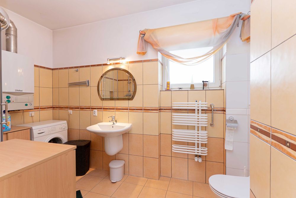 Do wynajęcia mieszkanie ( 2350 z opłatami, 2 pokoje, balkon, TV)