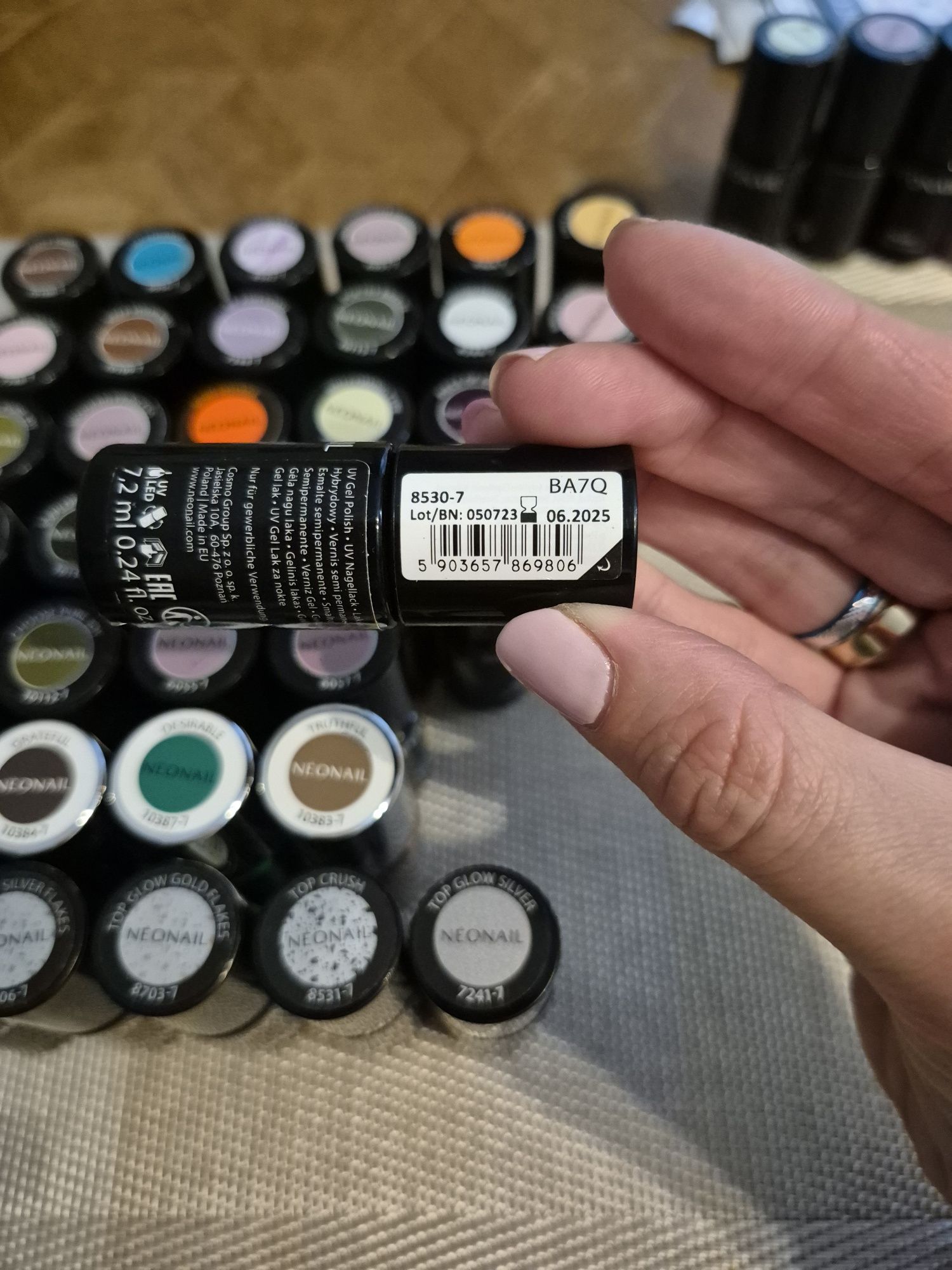 Lakiery hybrydowe neonail kolory mix 1 sztuka