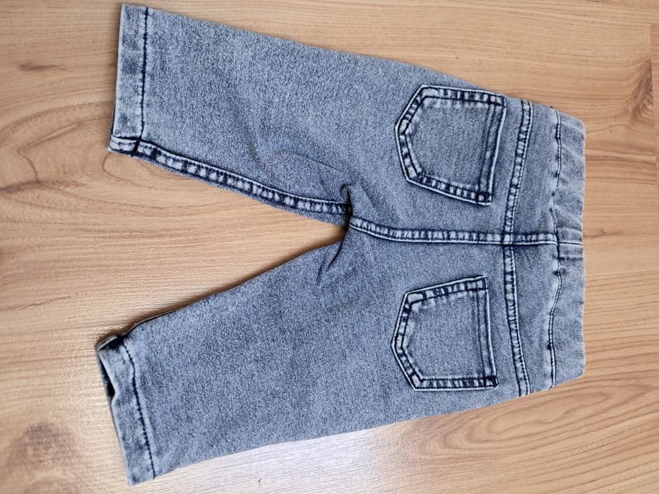 Spodnie jegginsy H&M 62 dla dziewczynki. Fajny efekt przetarcia. Mięci