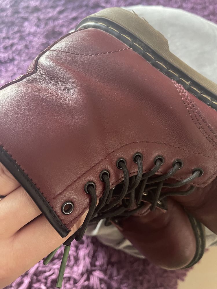 Bordowe dr martens 33 skora zamek wiazane