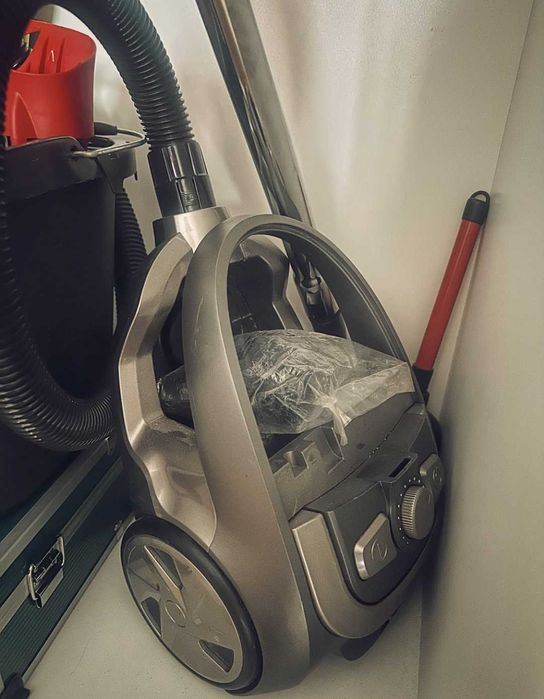 Odkurzacz Raven EO006 800W niekompletny