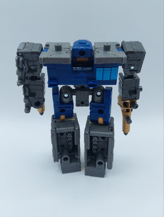 Transformers Earthrise Deluxe Class Overair