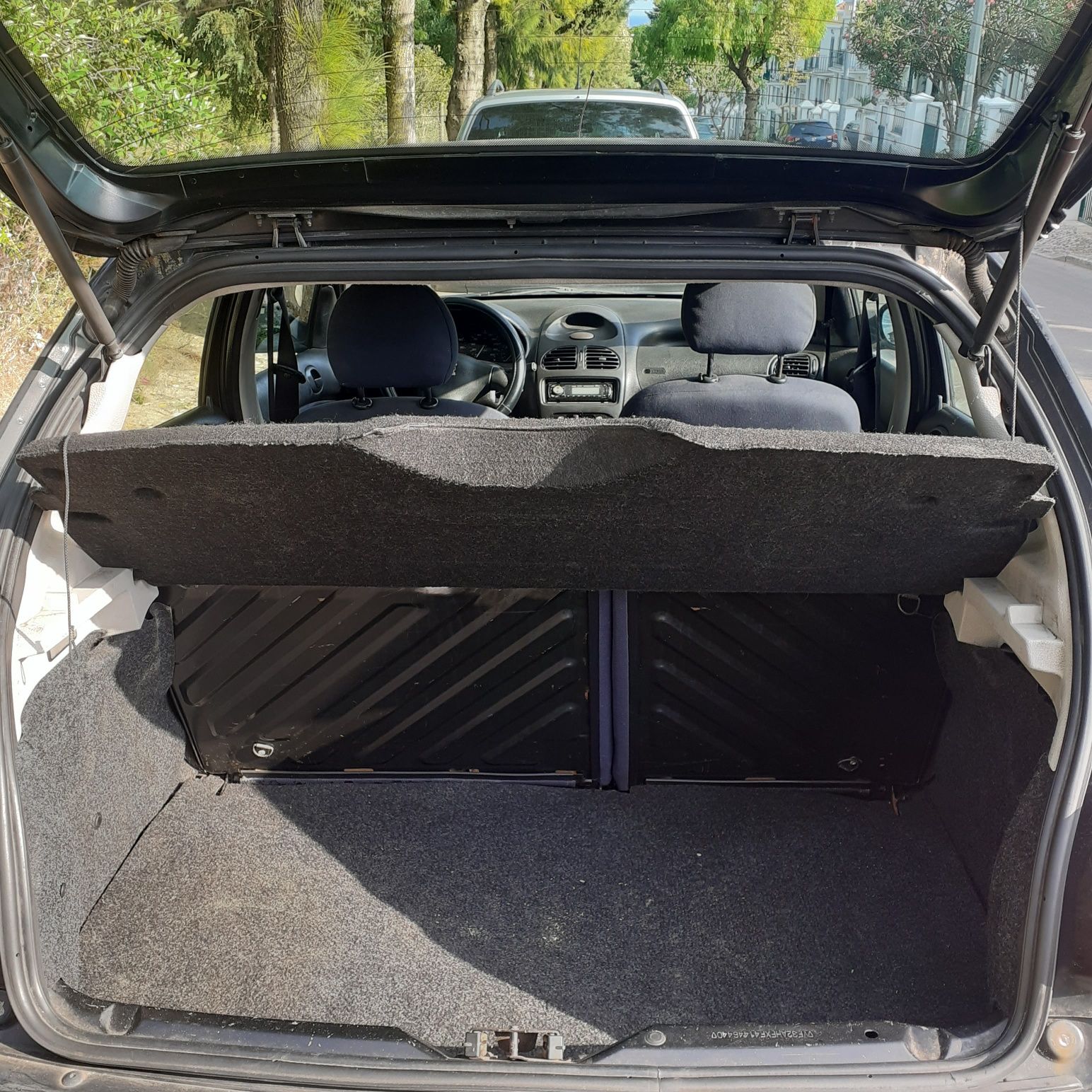 Peugeot 206 5 portas 2011.Ler Texto.