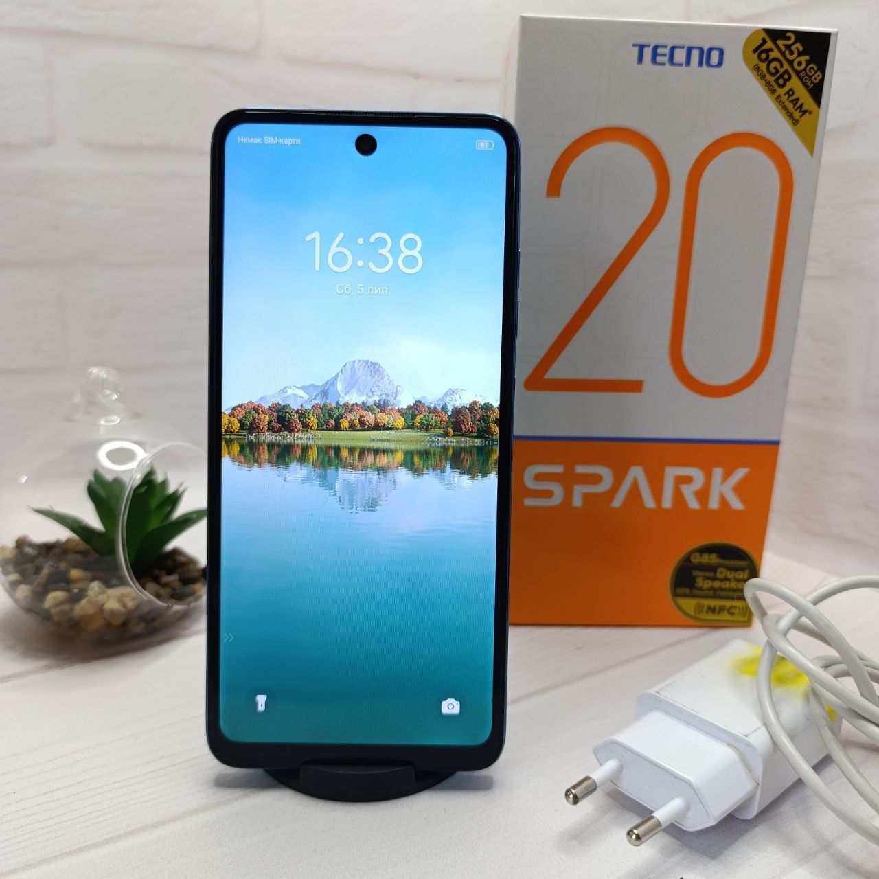 Продам телефон Tecno Spark 20 8+8/256Gb NFC в гарному стані