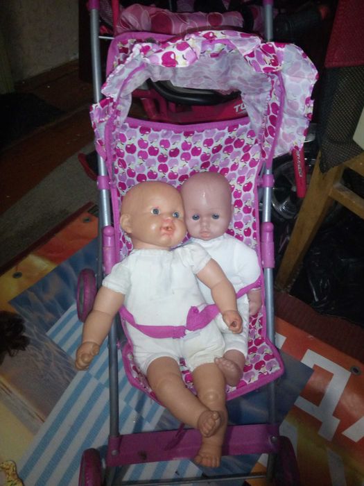 Коляска прогулочная в ідальном стані+2Пупса на батареях