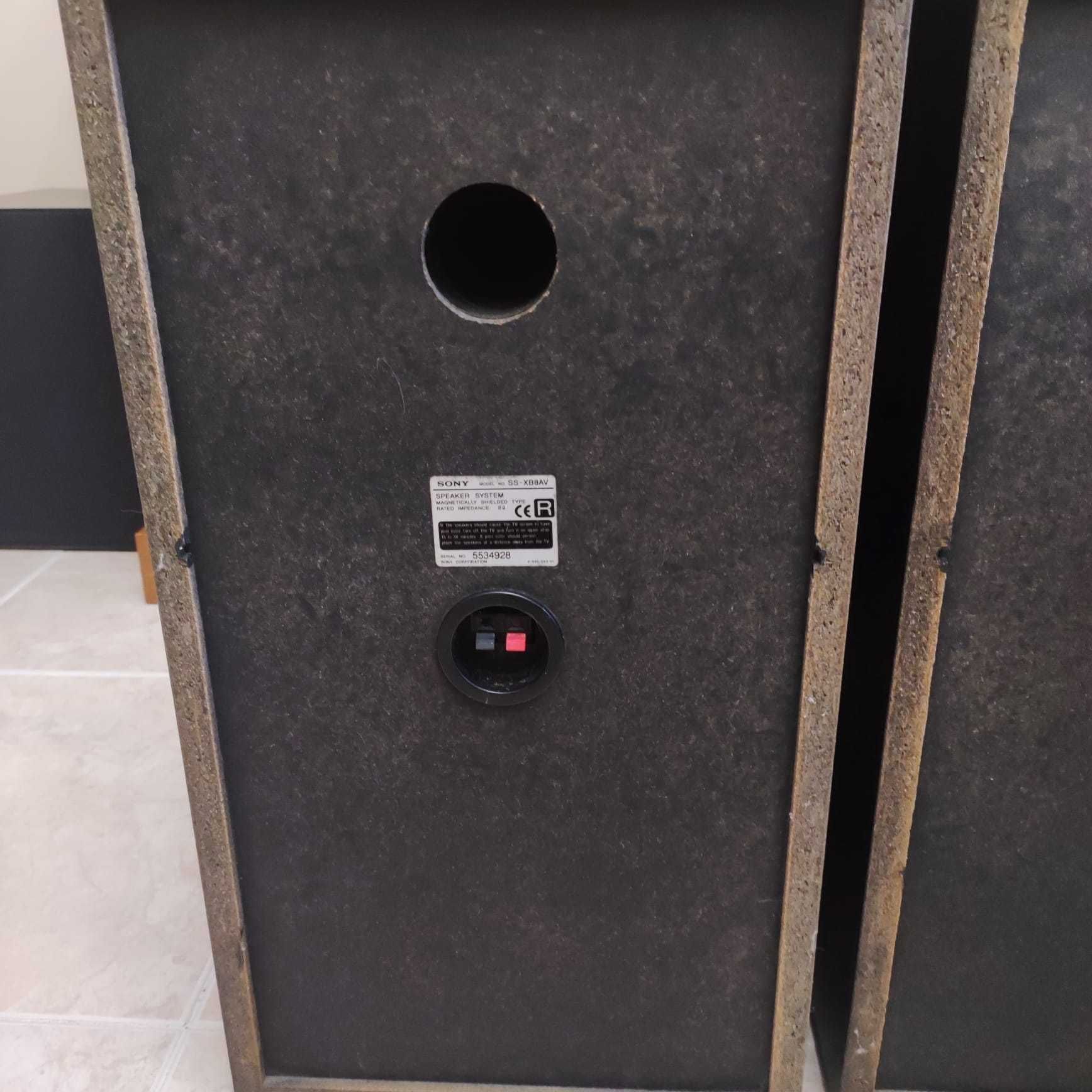 Colunas Sony XB8AV em ótimo estado.