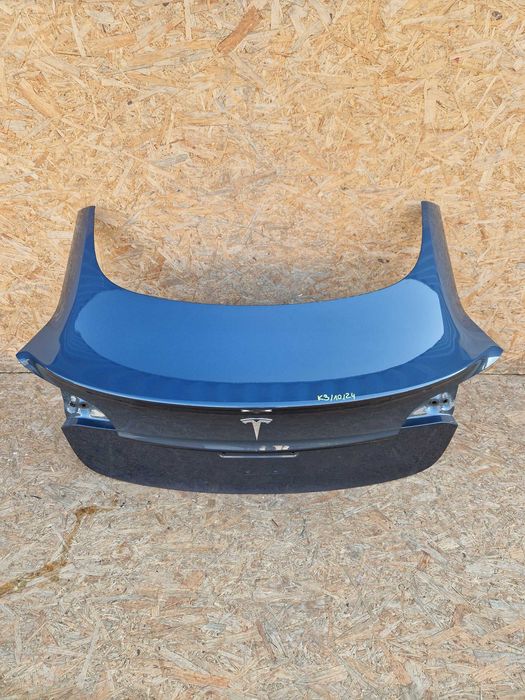 Tesla Model 3 Кришка багажника - рестайл дорестайл