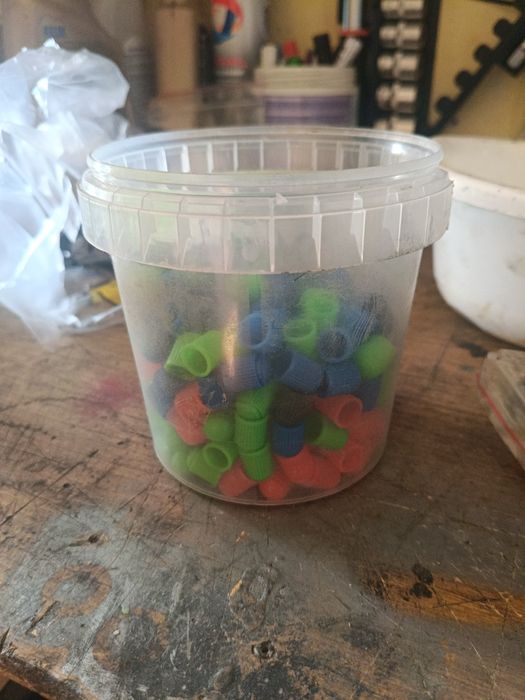 Nakrętki do wentyla różne kolory