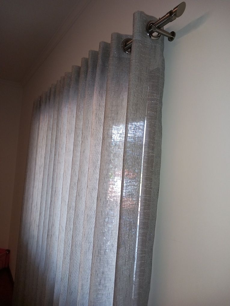 Cortinado com varão