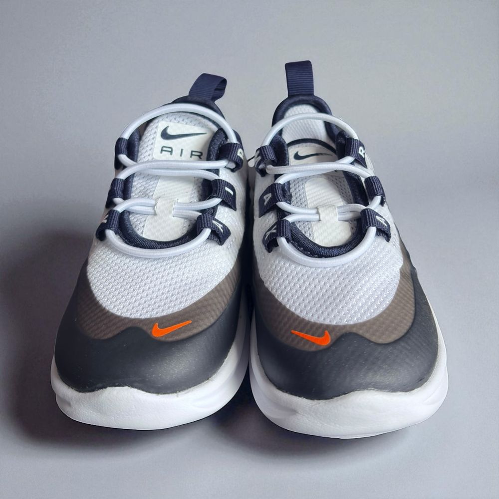 Nike Air Max Axis Junior – białe sneakersy, r. 22 (EU)
