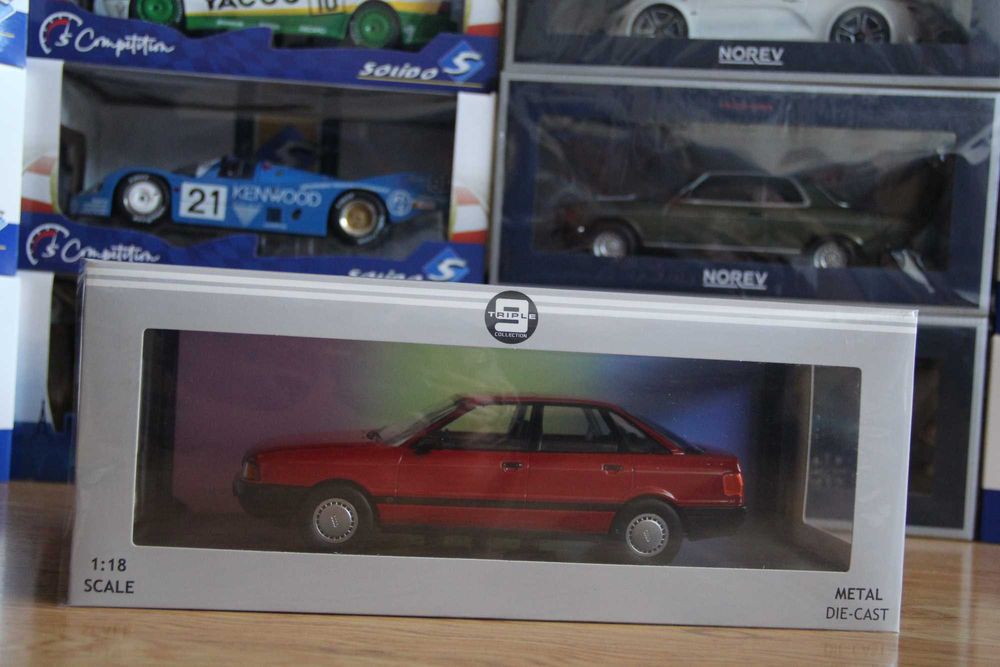 Model audi 80 B3 1/18 triple9 czerwony