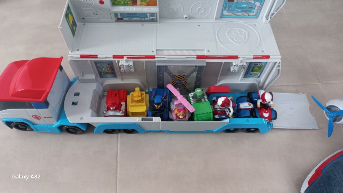 Autocarro patrulha pata