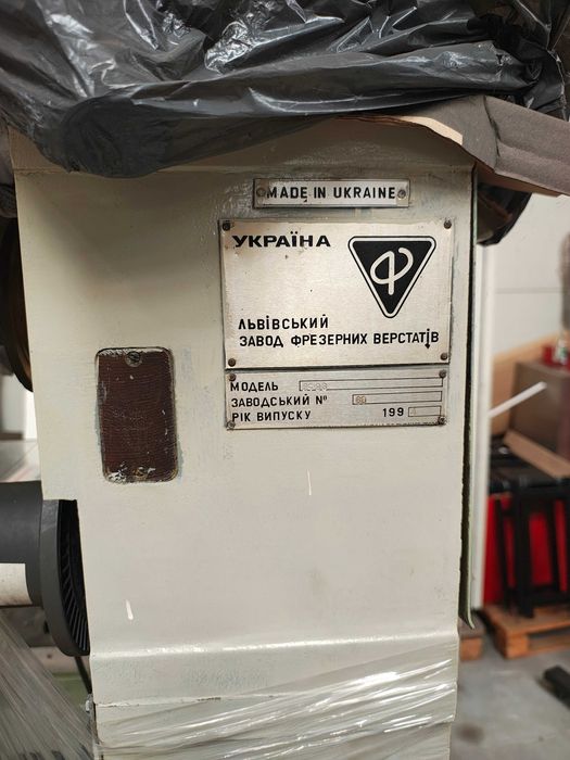 Frezarka Solidna baza do przeróbki na CNC . Mechanicznie sprawna