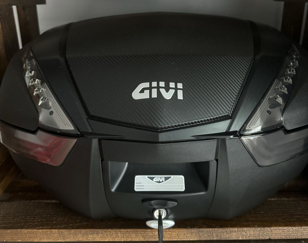 Кофр центральний бічний Givi V47NN (47l) Red