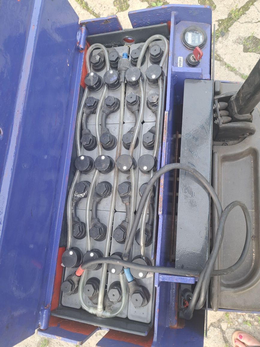 Wózek paletowy elektryczny Lafis Lehci z ładowarką
