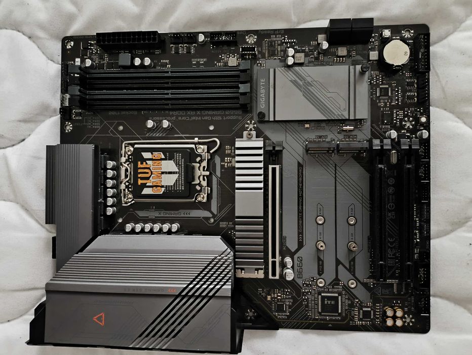 Gigabyte B660 GAMING X DDR4