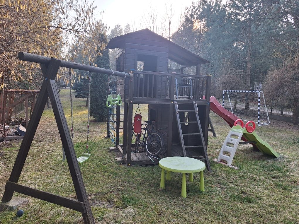 Domek drewniany huśtawka zjeżdżalnia i inne